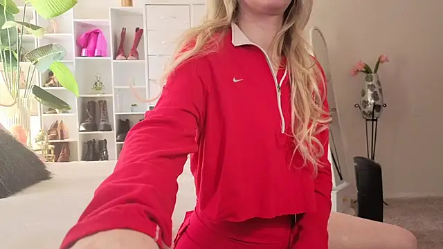 Snapshot of polly_peach chatting on March 2026 03:29:01 PM polly peach online show from March 2026 03:29:01 PM