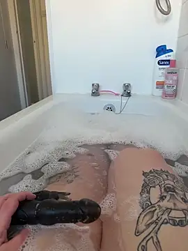 BeeMay22 online show from March 2026 12:33:11 PM