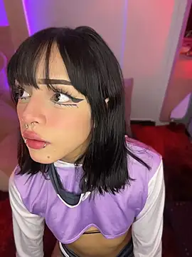 Snapshot of Taylor__0 chatting on April 2026 01:03:02 PM Taylor 0 online show from April 2026 01:03:02 PM