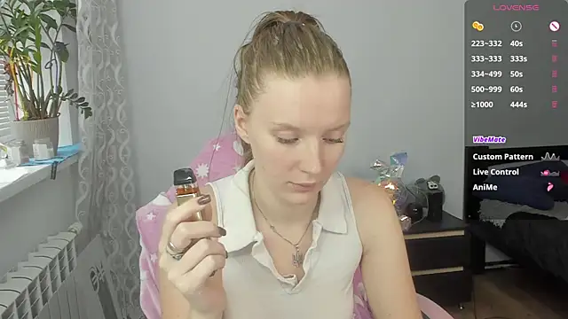 Snapshot of Mary_Blu chatting on November 2025 09:59:01 AM Mary Blu online show from November 2025 09:59:01 AM