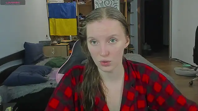 Snapshot of Mary_Blu chatting on December 2025 01:20:02 PM Mary Blu online show from December 2025 01:20:02 PM