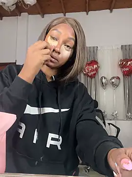 Snapshot of LiaTrainor chatting on March 2026 11:47:02 AM LiaTrainor online show from March 2026 11:47:02 AM