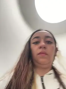 Snapshot of Im_Luuu chatting on April 2026 11:58:01 AM Im Luuu online show from April 2026 11:58:01 AM