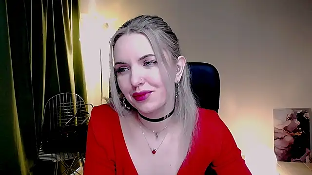 Snapshot of AliceSmite chatting on April 2026 10:37:02 AM AliceSmite online show from April 2026 10:37:02 AM