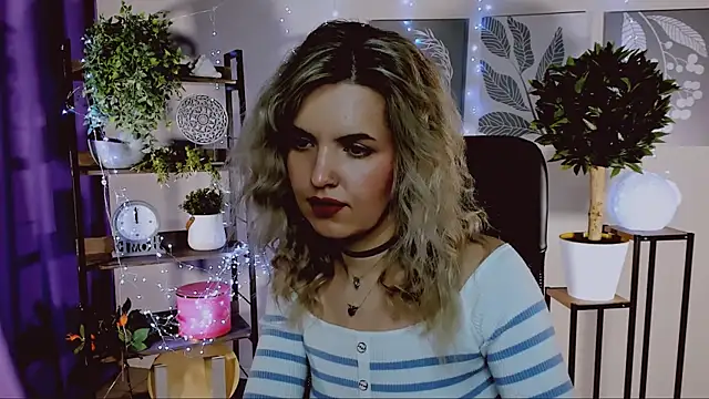 Snapshot of AliceSmite chatting on April 2026 01:16:02 PM AliceSmite online show from April 2026 01:16:02 PM