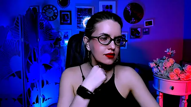 Snapshot of AliceSmite chatting on April 2026 08:57:01 AM AliceSmite online show from April 2026 08:57:01 AM