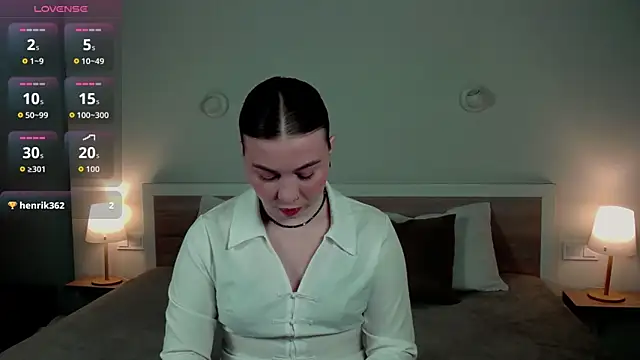 Snapshot of HermioneMoon chatting on March 2026 04:07:02 PM HermioneMoon online show from March 2026 04:07:02 PM