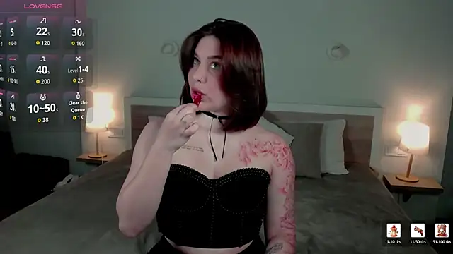 Snapshot of HermioneMoon chatting on April 2026 02:40:01 PM HermioneMoon online show from April 2026 02:40:01 PM