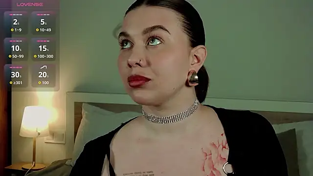 Snapshot of HermioneMoon chatting on April 2026 05:03:01 PM HermioneMoon online show from April 2026 05:03:01 PM