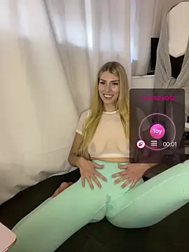 SoniaXOXO online show from May 2026 04:11:01 PM