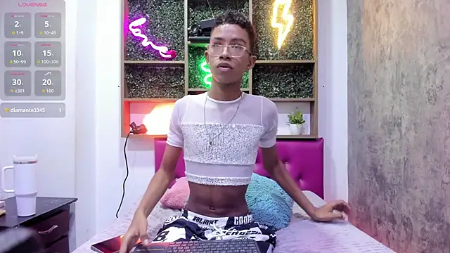 Snapshot of patrick_lovee chatting on April 2026 07:55:01 PM patrick lovee online show from April 2026 07:55:01 PM