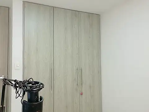 SarahMoonXO online show from April 2026 10:23:02 PM