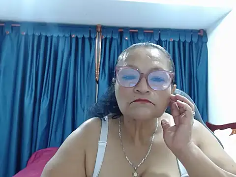 Snapshot of _BellaNocturna chatting on March 2026 02:04:01 AM BellaNocturna online show from March 2026 02:04:01 AM