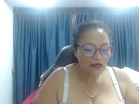 Snapshot of _BellaNocturna chatting on March 2026 04:23:01 AM BellaNocturna online show from March 2026 04:23:01 AM