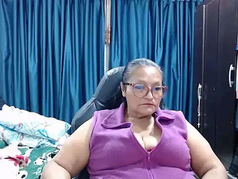 Snapshot of _BellaNocturna chatting on April 2026 03:28:01 AM BellaNocturna online show from April 2026 03:28:01 AM