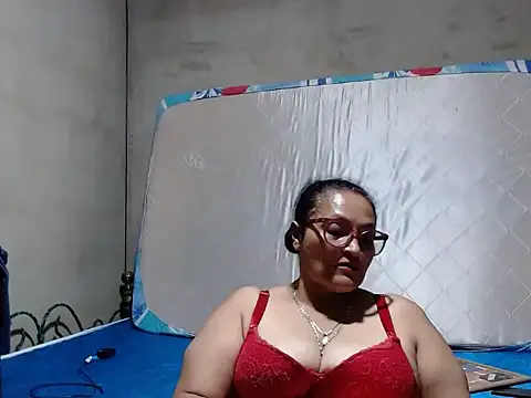 Snapshot of _BellaNocturna chatting on April 2026 01:03:01 AM BellaNocturna online show from April 2026 01:03:01 AM