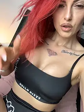 Snapshot of Lxyrose chatting on April 2026 06:32:01 PM Lxyrose online show from April 2026 06:32:01 PM