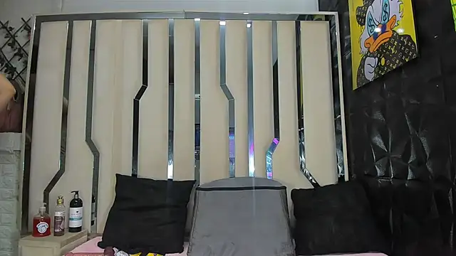 FreyaHL online show from April 2026 07:42:01 PM