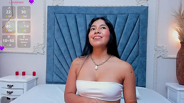 Snapshot of Leandra-Johnson chatting on April 2026 07:58:02 PM Leandra-Johnson online show from April 2026 07:58:02 PM