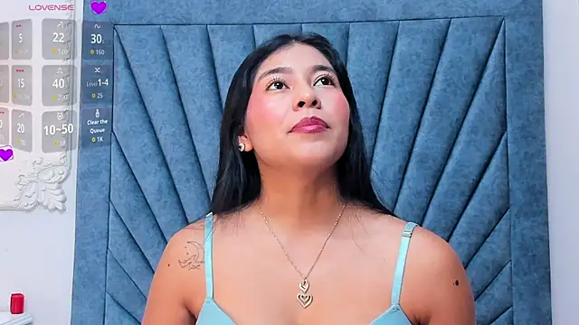 Snapshot of Leandra-Johnson chatting on April 2026 01:37:01 PM Leandra-Johnson online show from April 2026 01:37:01 PM