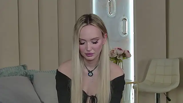 Snapshot of JuliaHotty_ chatting on April 2026 05:36:01 PM JuliaHotty online show from April 2026 05:36:01 PM