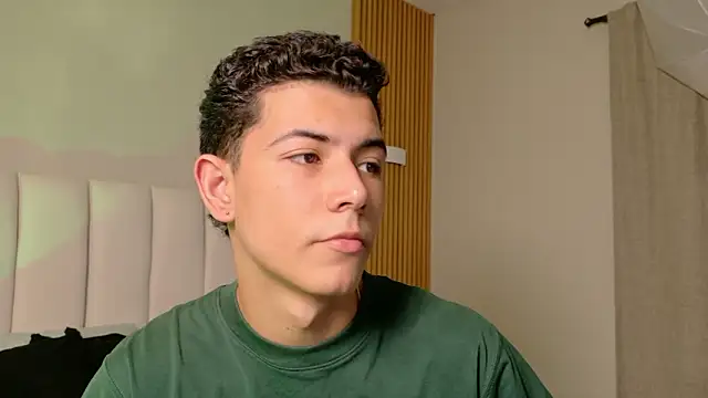 Snapshot of nicocrown chatting on March 2026 07:17:01 PM nicocrown online show from March 2026 07:17:01 PM