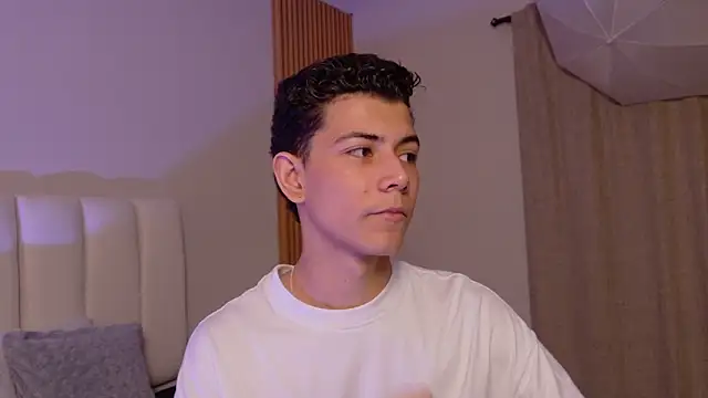 Snapshot of nicocrown chatting on March 2026 06:46:01 PM nicocrown online show from March 2026 06:46:01 PM