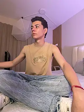 Snapshot of nicocrown chatting on March 2026 08:02:01 PM nicocrown online show from March 2026 08:02:01 PM