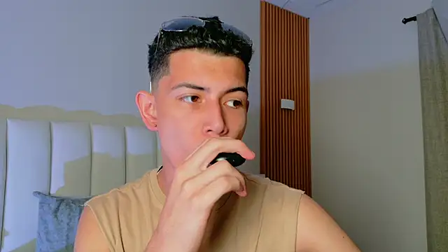 Snapshot of nicocrown chatting on March 2026 03:22:01 PM nicocrown online show from March 2026 03:22:01 PM