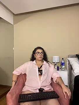 AlmaraRouge online show from April 2026 08:11:01 PM