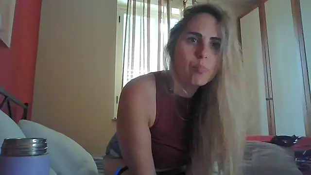 Snapshot of Emilyvuxa chatting on May 2026 10:42:01 AM Emilyvuxa online show from May 2026 10:42:01 AM