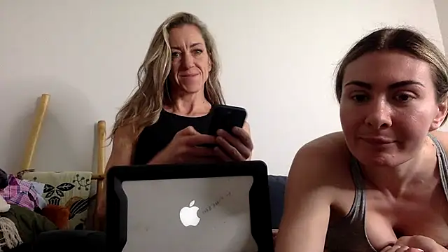 Snapshot of Saigecoach1 chatting on April 2026 10:23:02 PM Saigecoach1 online show from April 2026 10:23:02 PM