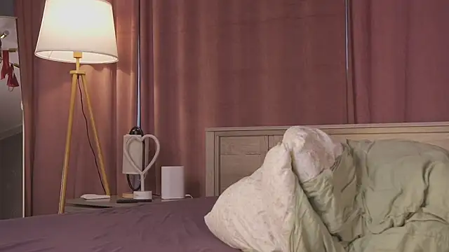 Snapshot of Miranda_May chatting on April 2026 12:29:02 PM Miranda May online show from April 2026 12:29:02 PM