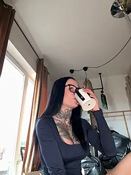 Snapshot of SkinnyLilly chatting on April 2026 02:00:01 PM SkinnyLilly online show from April 2026 02:00:01 PM