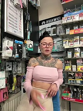 SkinnyLilly online show from July 2026 07:02:02 PM