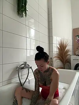 SkinnyLilly online show from July 2026 12:24:02 PM