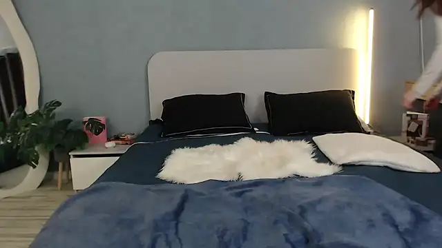 Snapshot of SunyLily chatting on April 2026 07:22:01 AM SunyLily online show from April 2026 07:22:01 AM