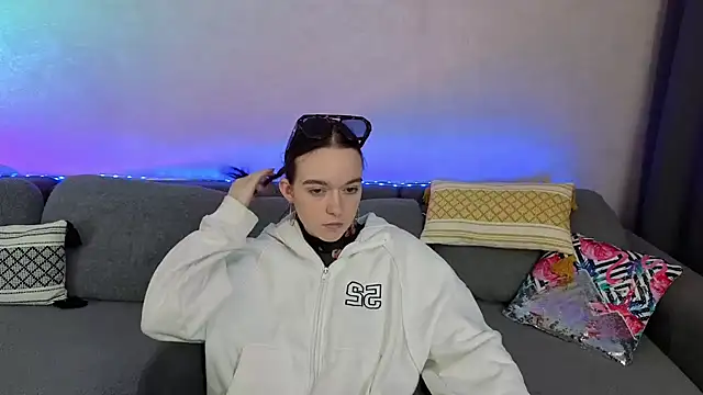 SunyLily online show from May 2026 06:10:02 AM