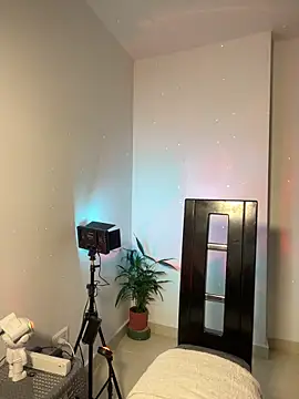 Snapshot of zhara_1198 chatting on April 2026 12:28:02 PM zhara 1198 online show from April 2026 12:28:02 PM