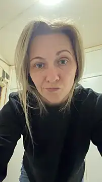 Snapshot of Secret_Ladyx chatting on April 2026 09:38:01 AM Secret Ladyx online show from April 2026 09:38:01 AM