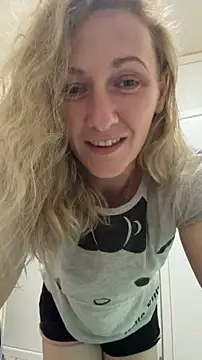 Snapshot of Secret_Ladyx chatting on April 2026 08:42:02 PM Secret Ladyx online show from April 2026 08:42:02 PM