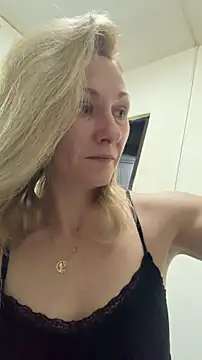 Snapshot of Secret_Ladyx chatting on April 2026 01:21:02 AM Secret Ladyx online show from April 2026 01:21:02 AM