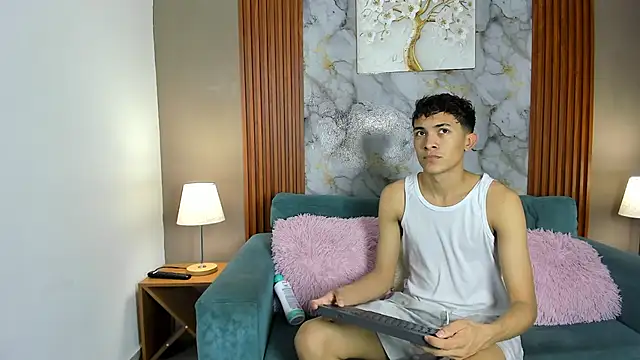 SKYN MAN online show from April 2026 02:54:01 AM