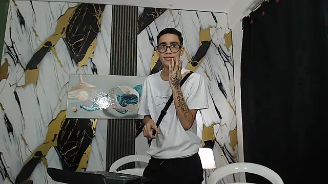 SKYN MAN online show from April 2026 07:23:02 AM