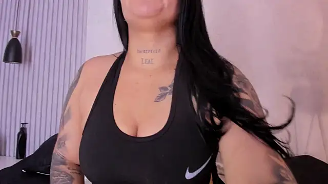 Snapshot of ManuelaMontes_ chatting on April 2026 11:33:02 AM ManuelaMontes online show from April 2026 11:33:02 AM