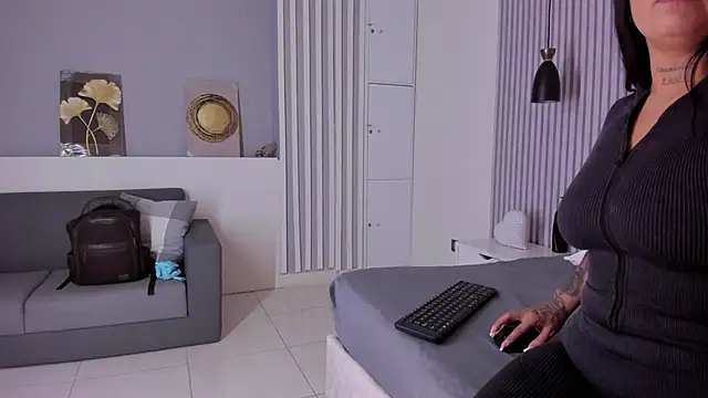 Snapshot of ManuelaMontes_ chatting on April 2026 11:39:02 AM ManuelaMontes online show from April 2026 11:39:02 AM