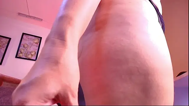 Snapshot of Mia_Moonroe chatting on April 2026 04:47:02 PM Mia Moonroe online show from April 2026 04:47:02 PM