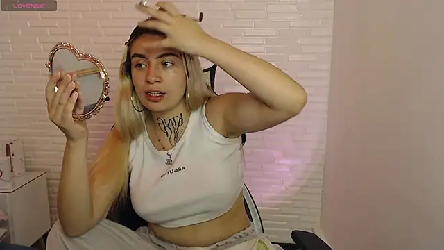 Snapshot of Tamaraa_velez chatting on March 2026 09:21:01 PM Tamaraa velez online show from March 2026 09:21:01 PM