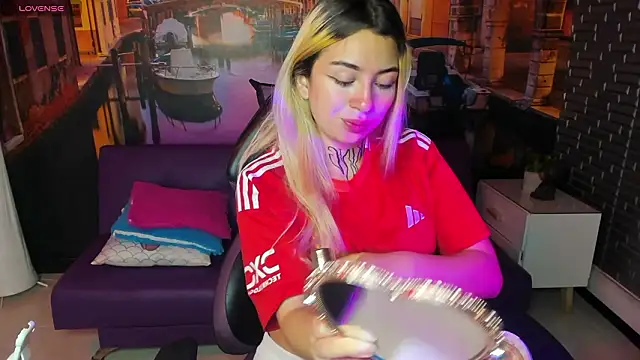 Snapshot of Tamaraa_velez chatting on March 2026 01:17:01 PM Tamaraa velez online show from March 2026 01:17:01 PM