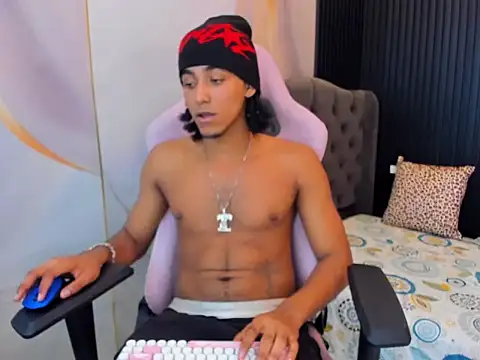 taylor bigdick18 online show from April 2026 02:01:01 AM